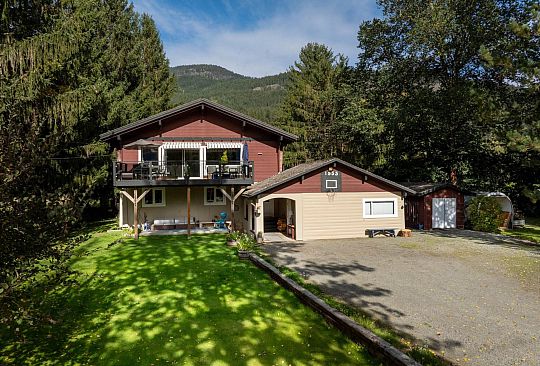 1553 FRASER ROAD Pemberton BC Canada