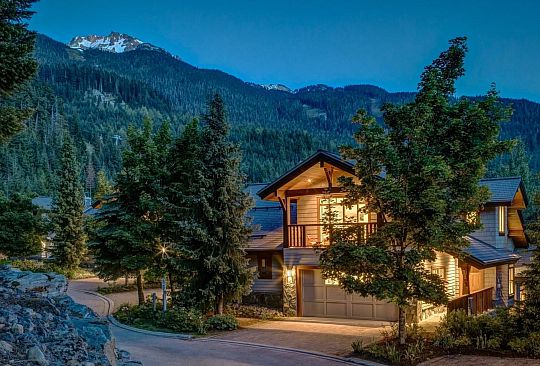 3 2500 TALUSWOOD PLACE Whistler BC Canada