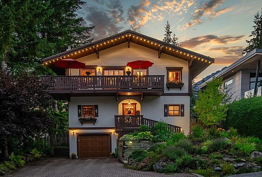 6218 EAGLE DRIVE Whistler BC Canada