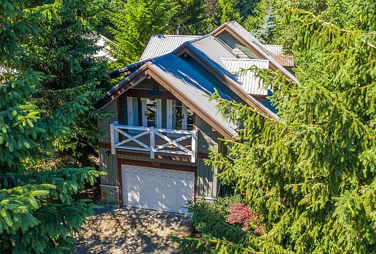 7313 FITZSIMMONS ROAD SOUTH Whistler BC Canada