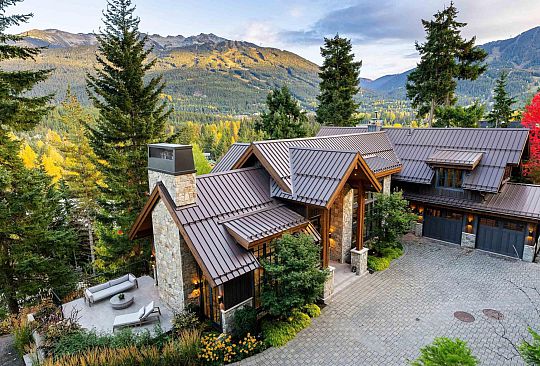 7457 TREETOP LANE Whistler BC Canada