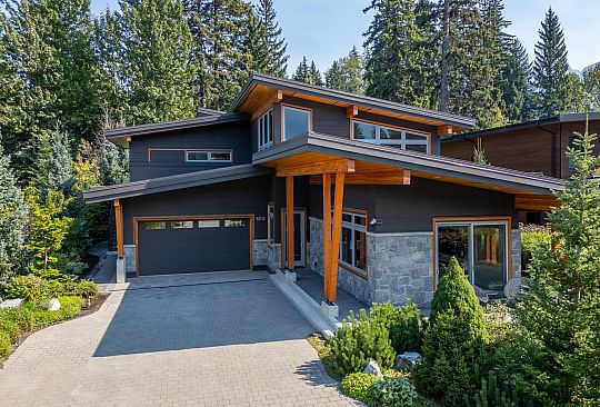 8011 CYPRESS PLACE Whistler BC Canada