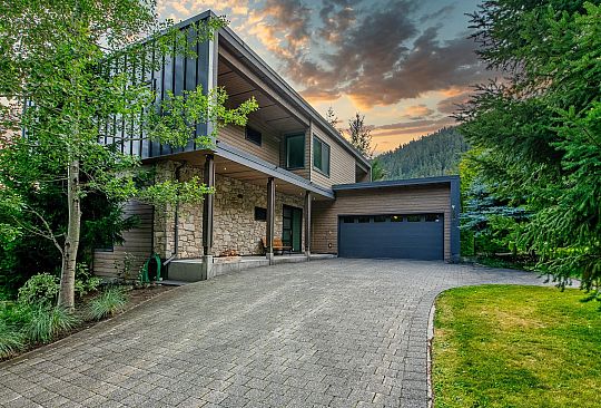 8501 ASHLEIGH MCIVOR DRIVE Whistler BC Canada